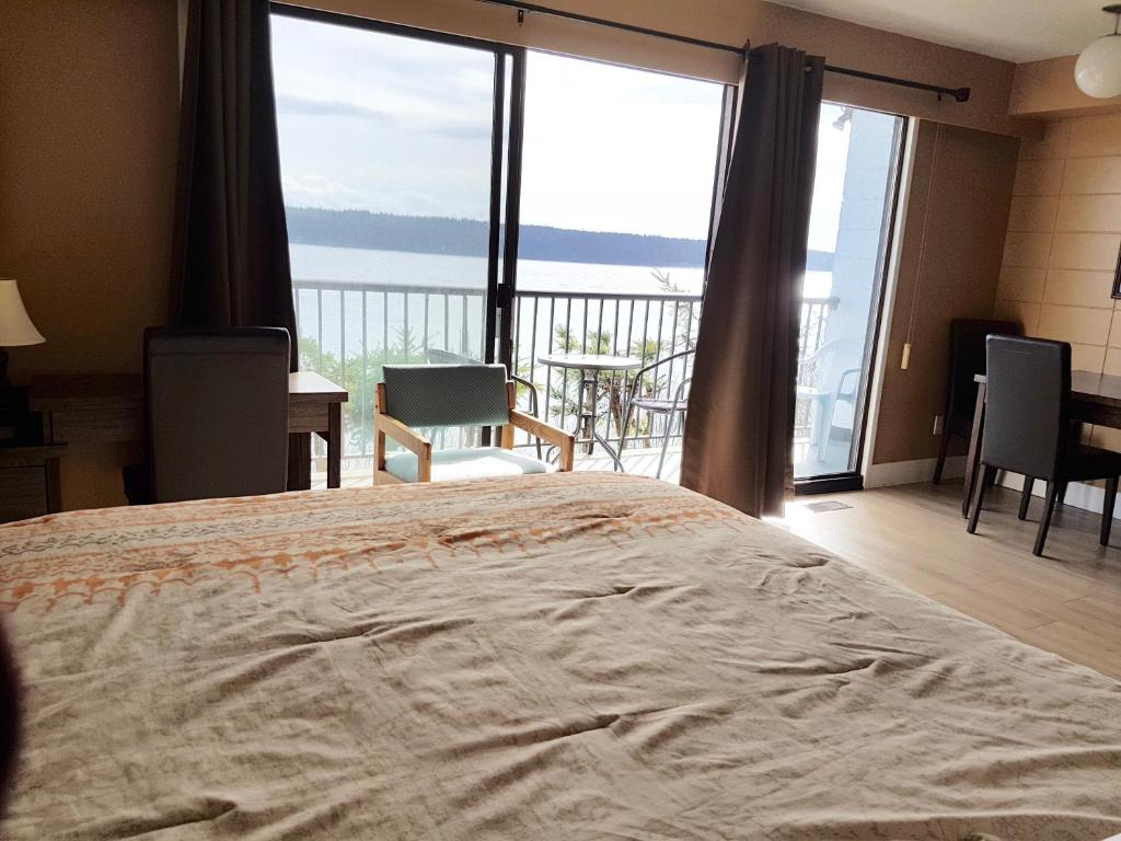 Oceanfront Full Kitchen Suite with Private Balcony 2 Queen - Photo 52